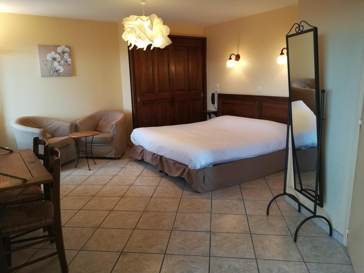 Logis Hotel-Restaurant La Mere Biquette Saint-Pons  المظهر الخارجي الصورة