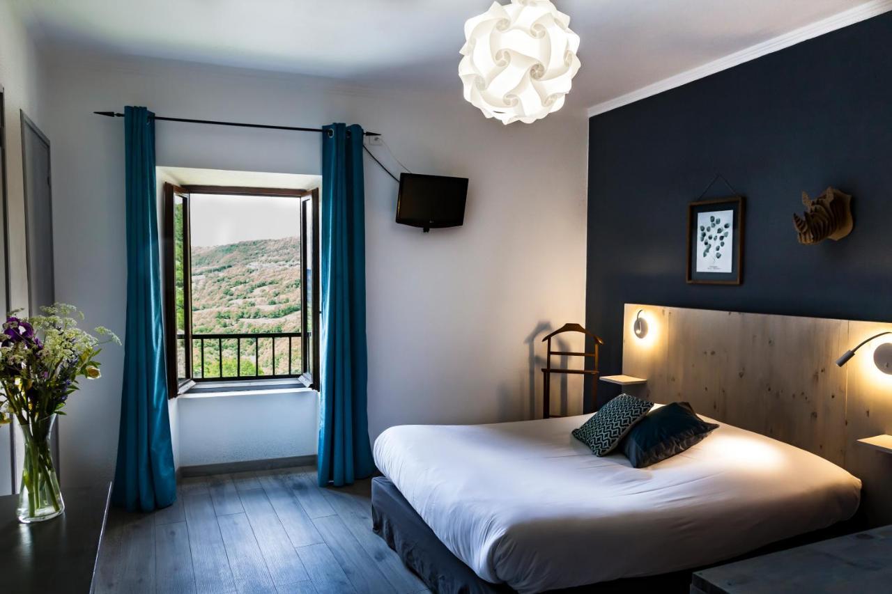 Logis Hotel-Restaurant La Mere Biquette Saint-Pons  المظهر الخارجي الصورة