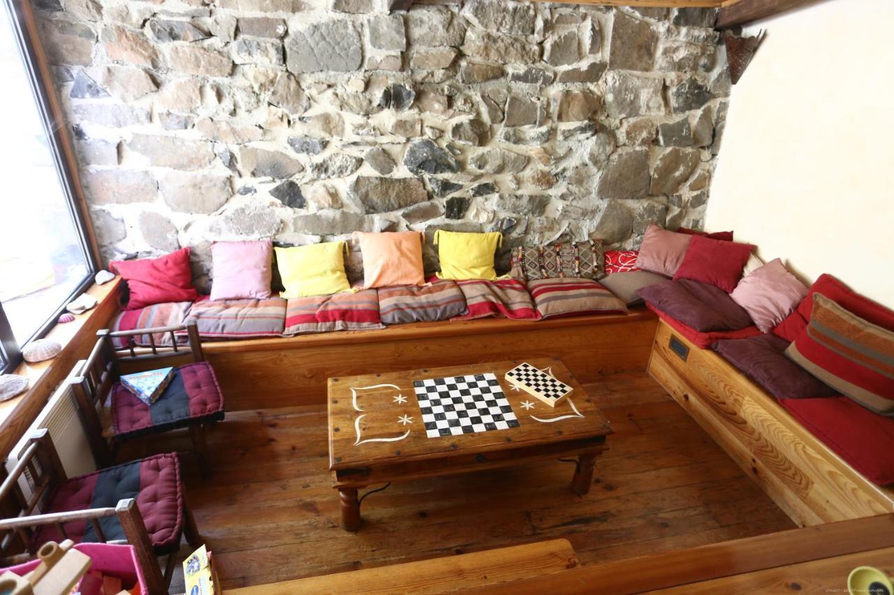 Logis Hotel-Restaurant La Mere Biquette Saint-Pons  المظهر الخارجي الصورة
