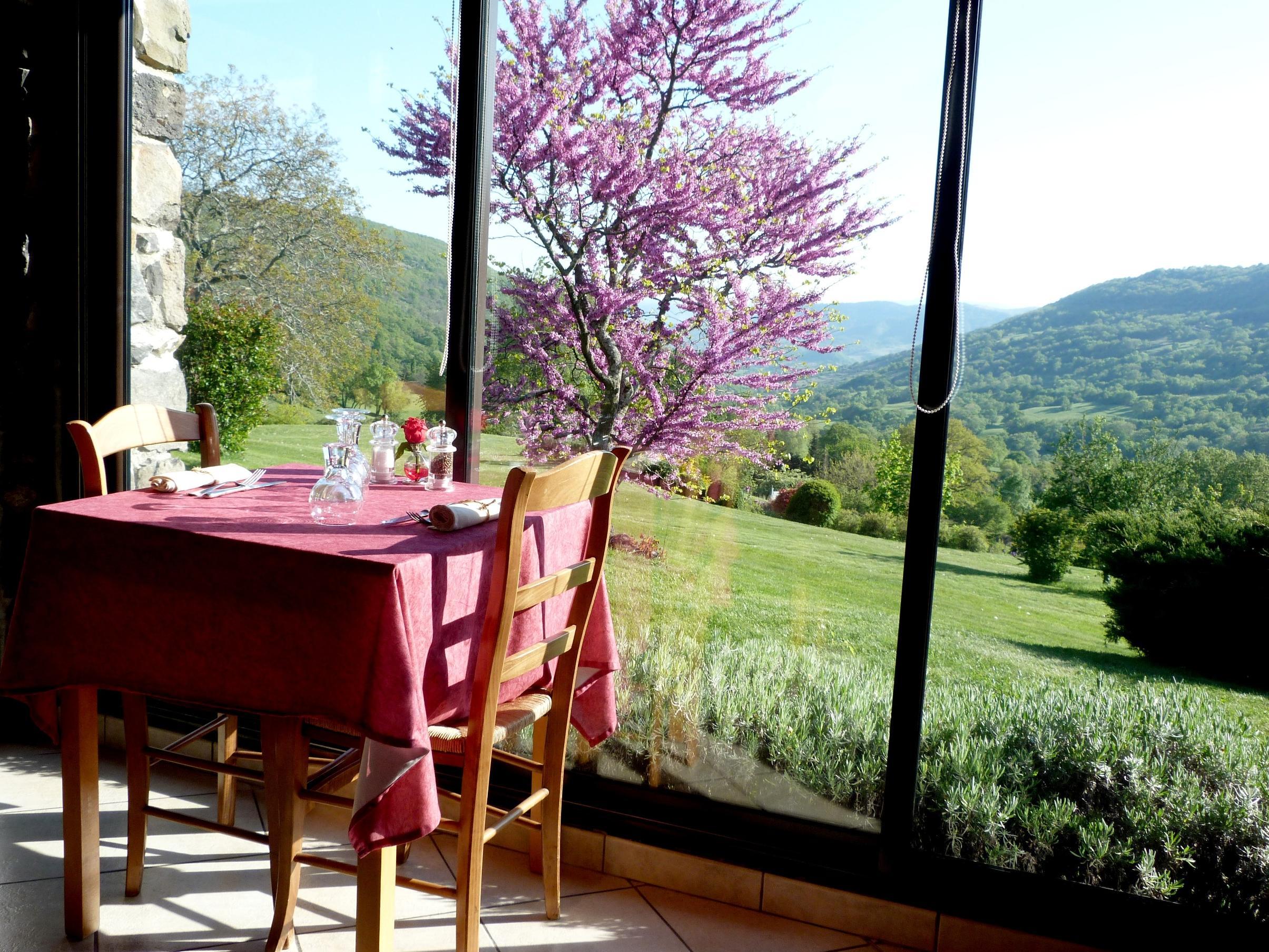 Logis Hotel-Restaurant La Mere Biquette Saint-Pons  المظهر الخارجي الصورة