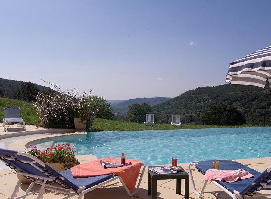 Logis Hotel-Restaurant La Mere Biquette Saint-Pons  المظهر الخارجي الصورة